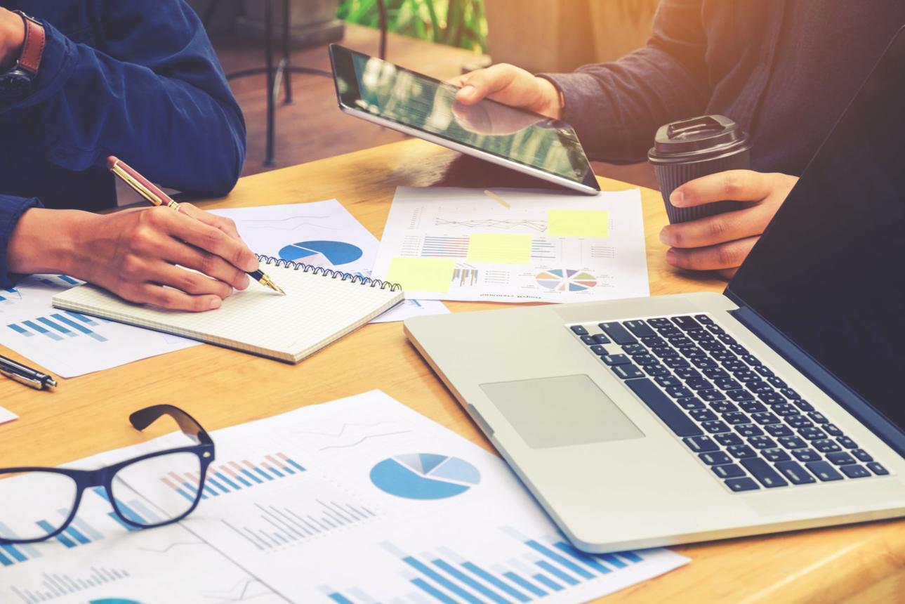 LinkedIn and Threads strategy for B2B marketing in India